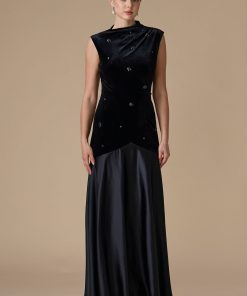 اكتان - فستان أسود طويل بدون أكمام