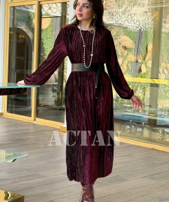 اكتان - فستان مخملي بليسية مع حزام لف لون عنابي