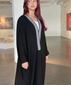 Alternative view of عزة المتميزة - عباية سوداء بكلفه