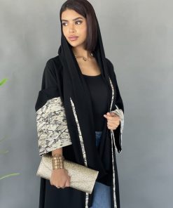Alternative view of عزة المتميزة - عباية سوداء بالجاكار
