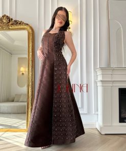 جولينا - فستان سهرة بني طويل بتطريز جانبي