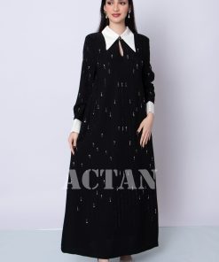 اكتان - فستان ماكسي بياقة مطوية بيضاء لون اسود