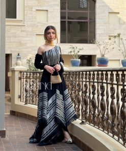 جولينا  - جلابية سوداء بتطريز فضي