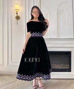 جولينا - فستان أسود مخملي