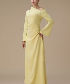 Alternative view of اكتان - فستان طويل اصفر بتصميم كتف واحد