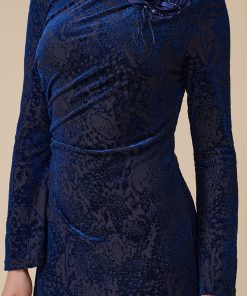 Alternative view of اكتان - فستان كحلي ماكسي مخمل