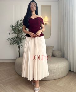 جولينا - فستان برغندي بتكسيرات باللون البيج