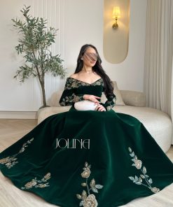 Alternative view of جولينا - فستان مخملي أخضر غامق بتطريز ورود