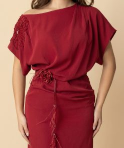 Alternative view of اكتان - فستان ماكسي بكتف مزين بورد لون احمر