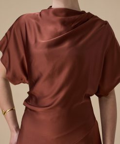 Alternative view of اكتان - فستان بني ميدي بقصة انسيابية وأكمام واسعة