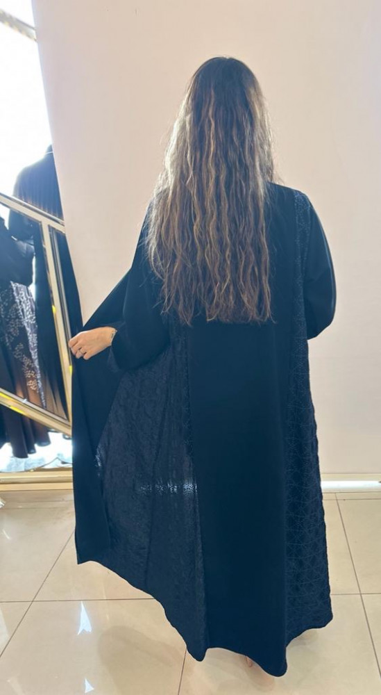 مارينا للعبايات - عباية لون اسود بتطريز كحلي - الصورة 2