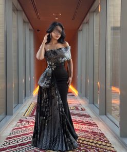 لورا فاشن - فستان سهرة أسود فخم بتطريز فضي وتصميم راقٍ