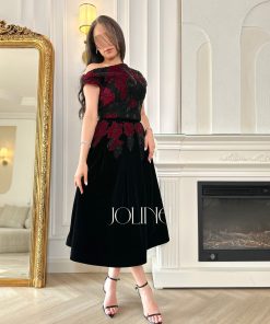 جولينا - طقم اسود مطرز بورود حمراء