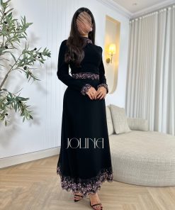 جولينا - طقم اسود باكمام مطرز بالورود