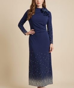 اكتان - فستان ماكسي بأطراف مزينة بفصوص لون كحلي