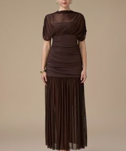 اكتان - فستان بني طويل بتصميم درابيه