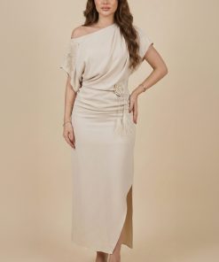 اكتان - فستان ماكسي بكتف مزين بورد لون بيج