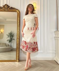 جولينا - طقم بيج بتطريزات ملوّنة