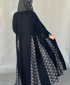 Alternative view of عزة المتميزة - عباية ذهب قطيفة