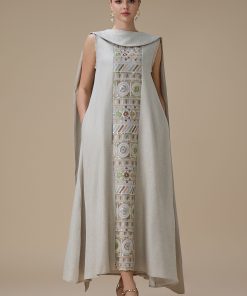 اكتان - جلابية بيج طويلة بتطريز مركزي وتصميم كاب