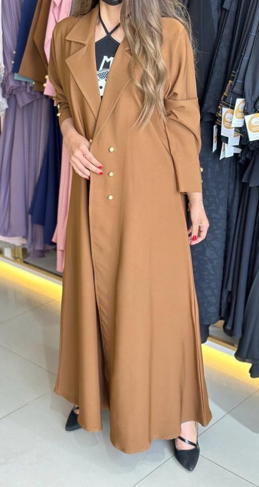 مارينا للعبايات - عباية لون جملي بازرار ذهبيه - الصورة 2