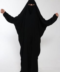 عبايات روزا - عباية رأس فراشة منسوجة من قماش لمسة حرير الفاخر مع طرحتها.