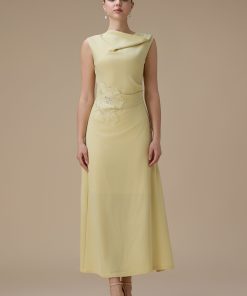 اكتان - فستان ماكسي بلون أصفر مع تطريز زهري