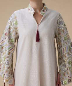 Alternative view of اكتان - جلابية بيج طويلة بتطريز تراثي وأكمام واسعة
