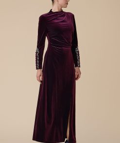 اكتان - فستان عنابي طويل مخمل بأكمام طويلة