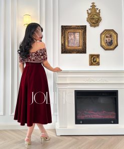 Alternative view of جولينا - فستان مخمل جوخ عودي بتطريز ذهبي