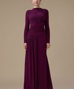 اكتان - فستان طويل بنفسجي بكسرات جانبية