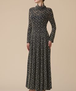 اكتان - فستان اسود دانتيل بتطريز ذهبي