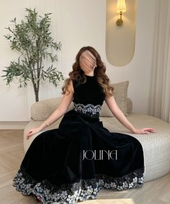 Alternative view of جولينا - طقم مخمل اسود بتطريز ورود فضية