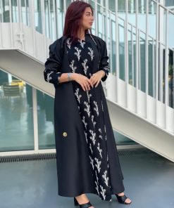 Alternative view of عزة المتميزة - عبايه لنن بتطريز بيج