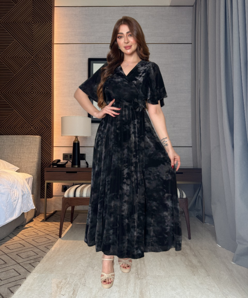 تريجر آيلاند - فستان مخمل اسود ناعم شانل