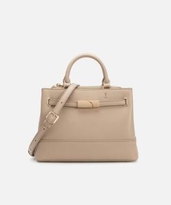 الفي - شنطة نسائية كلاسيك باللون البني الفاتح