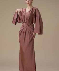 اكتان - فستان بني طويل بتصميم لف