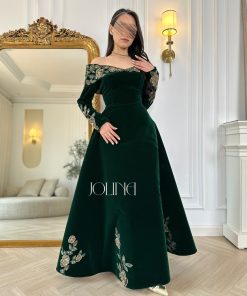 جولينا - فستان مخملي أخضر غامق بتطريز ورود