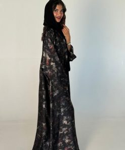 Alternative view of عزة المتميزة - عباية بلمعه اسود