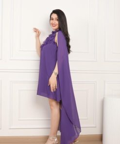 Alternative view of أوبرا فاشن - فستان قصير شيفون بقطعة قماش طويلة من الخلف وعلى ورد على الصدر ثلاثي الابعاد ترند الموسم