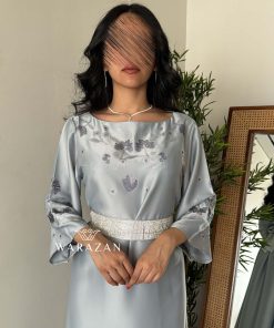 Alternative view of ورزان - جلابية راقية بتطريز مع حزام بألوان الفوشي والتيفاني