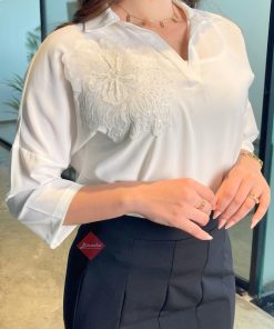 بلوزة أنيقة ستايل نص كم مع تطريز وردة