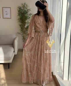 روز المها - فستان بيج مطرز مع حزام