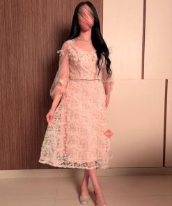 طقم راقي تنورة و بلوزة باكمام طويلة مزينة بالورود