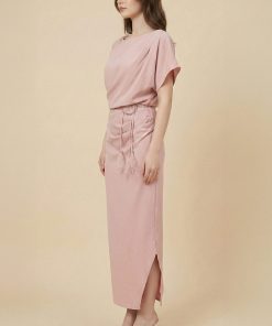 Alternative view of اكتان - فستان ماكسي بكتف مزين بورد لون وردي