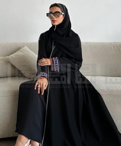 دار امتنان - عباية سوداء بتطريز ملون وتصميم ربع كلوش- 1422