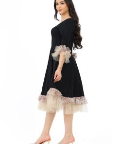 Alternative view of تريجر آيلاند - فستان قصير سادة أسود مزين بأطراف تل ودانتيل