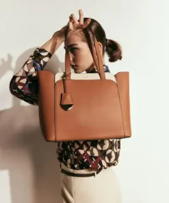 الفي - شنطة نسائية جلد لشخصية واثقة