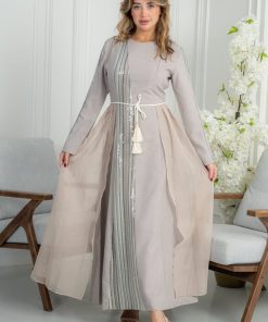 لورا فاشن - جلابية أنيقة بتصميم انسيابي وتفاصيل طولية