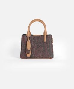 أوبرا فاشن - شنطة يد باجكو بتفاصيل جلد شرقية ولمسة بيج فاتح